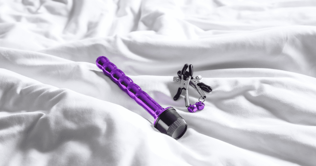 THE ART OF PLEASURE: TECHNIQUES, TIPS, AND SAFETY GUIDE ON HOW TO USE NIPPLE CLAMPS 4 HOW TO USE NIPPLE CLAMPS